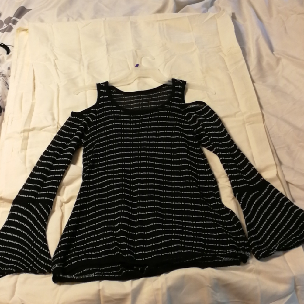 Open shoulders